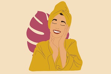 mulher com um turbante no cabelo, sorrindo